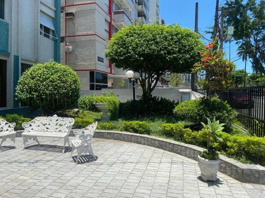 Apartamento Recem Reformado Com Dois Com Ar Condicionado *