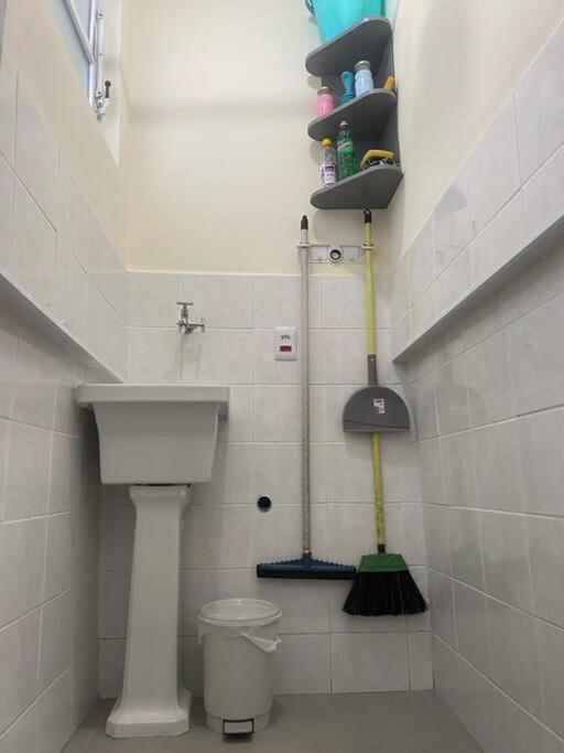 Apartamento Recem Reformado Com Dois Com Ar Condicionado